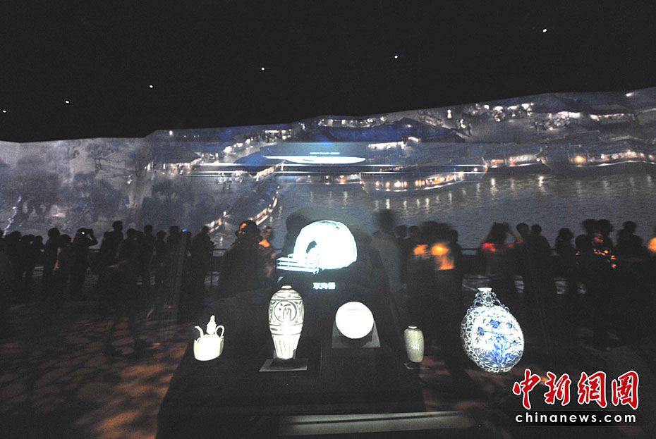 Электронная картина ?По реке в День поминовения усопших? представлена на ЭКСПО-2010 