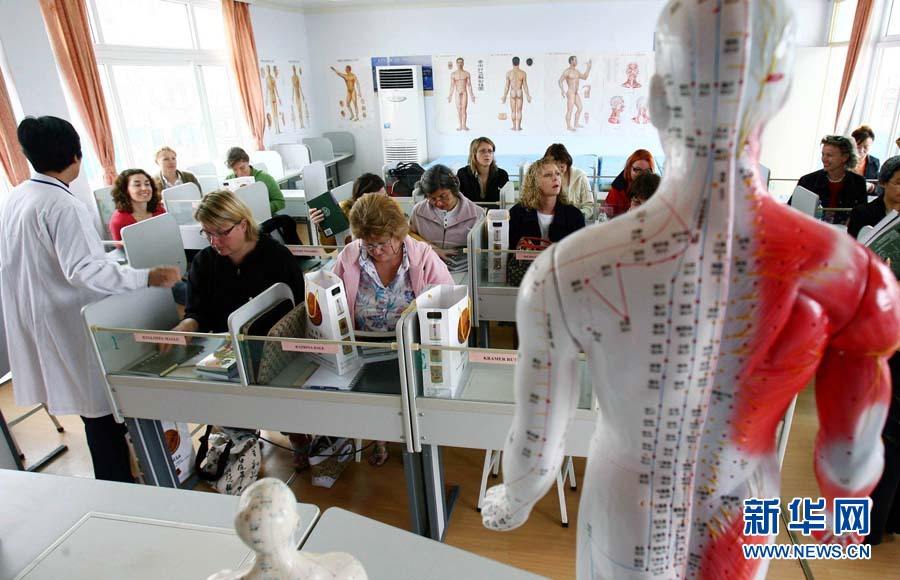 Иглоукалывание китайской медицины распространяется по миру