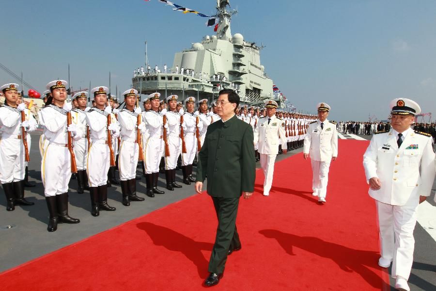 Первый авианосец Китая поступил на вооружение ВМС НОАК